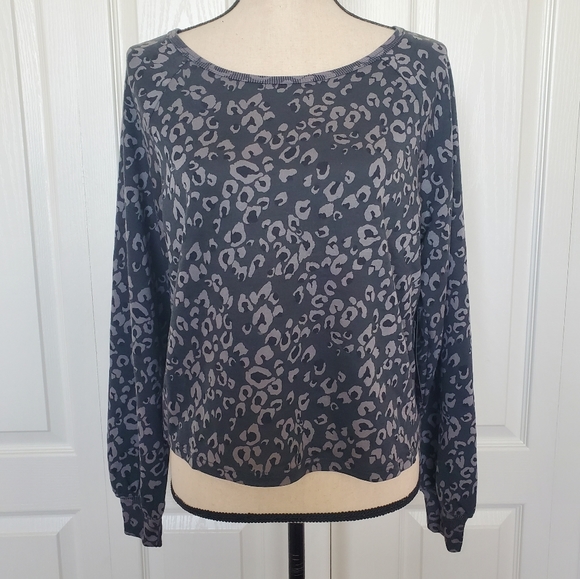 NWT WildFox Sweat Women's Leopard Print Grey and Black Top Size M - Picture 2 of 10